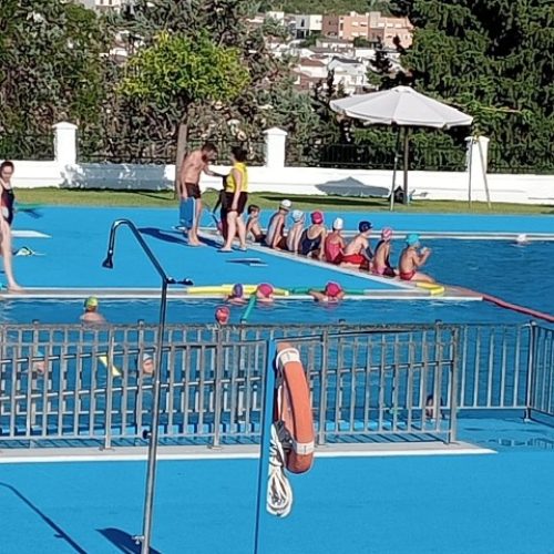 Comienzan los cursos de natación en la Piscina Municipal Bellavista