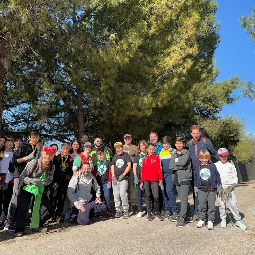 Scouts y vecin@s participan en la jornada de limpieza de la Vía Verde