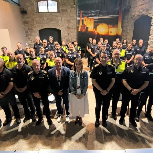 Agentes de la Policía Local enseñan su experiencia con las unidades caninas