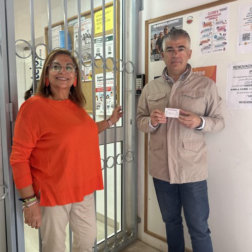 Tarjetas electrónicas para ampliar el horario de la sala de estudio de la Casa de la Juventud