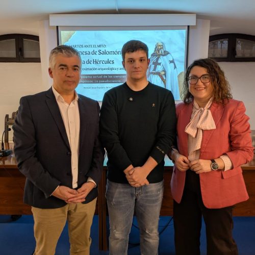 Historia, leyendas y tradición oral se dan cita en la conferencia “Una aproximación arqueológica a la Mesa de Salomón y la Cueva de Hércules”