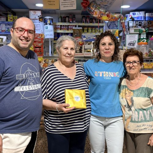 Entregado el premio de la campaña de fomento de las compras en el Mercado de Santa Marta