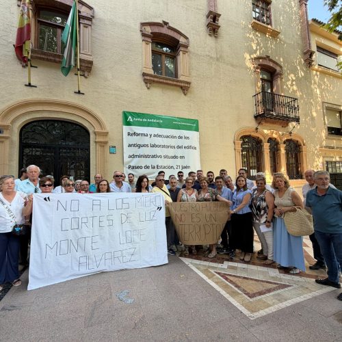 Concentración contra los microcortes de luz en Monte Lope Álvarez y otros municipios jiennenses