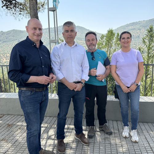 Responsables del IGME estudian soluciones a los problemas de abastecimiento de agua en la población de Villarbajo
