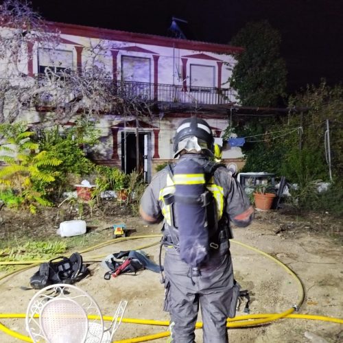 Bomberos del Parque de Martos intervienen con éxito en dos siniestros en viviendas