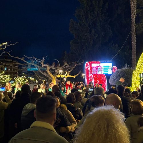 Cientos de personas se unen a la celebración de “La Navidad sale a la Calle”