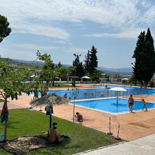 La Piscina Municipal arranca la temporada de verano con más de 250 asistentes y nuevo servicio de hostelería