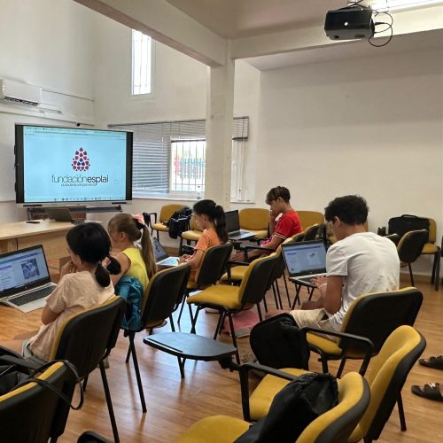 El Ayuntamiento y la Fundación Esplai colaboran para mejorar las competencias digitales de los menores marteños