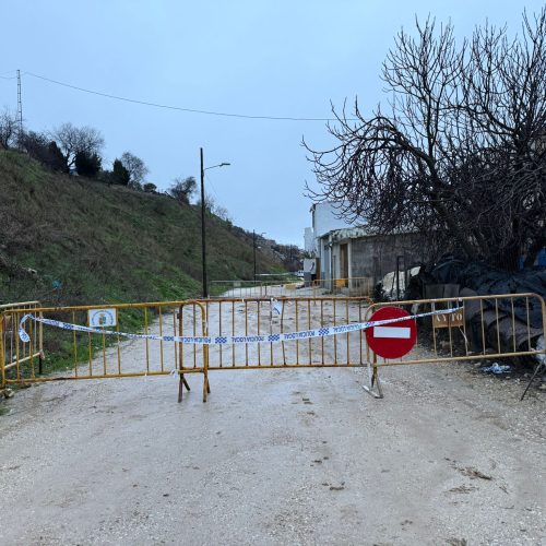 Cortada al tráfico la parte de atrás de la calle Trasera de Santa Lucía Baja