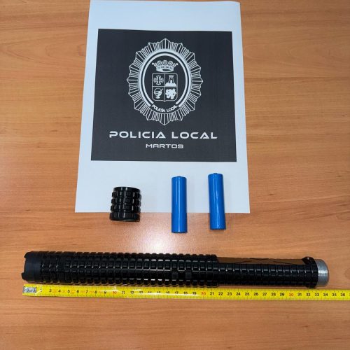 La Policía Local de Martos interviene un táser oculto bajo la apariencia de una linterna