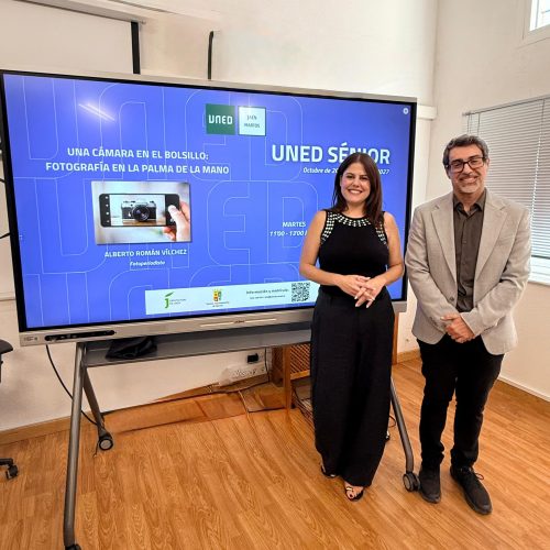 Martos acoge un nuevo taller de UNED Sénior dedicado a la fotografía con el teléfono móvil