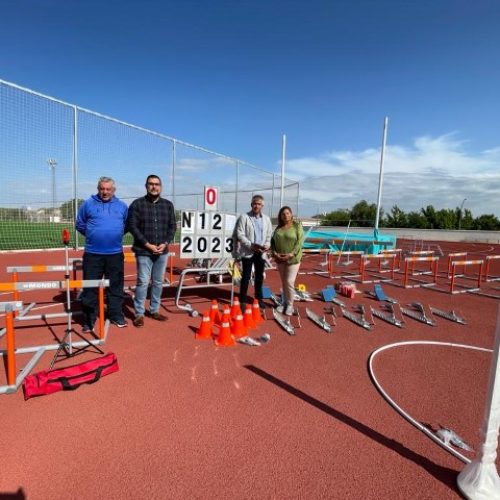 El Ayuntamiento inspecciona el equipamiento de la pista de atletismo